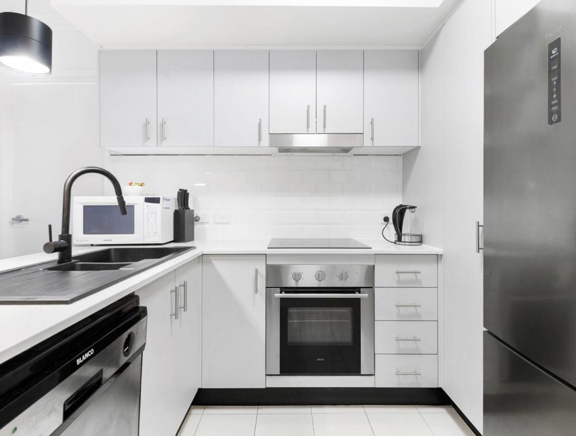 Apartment Broadwater Parklands Paradise-one & Two Bedroom *