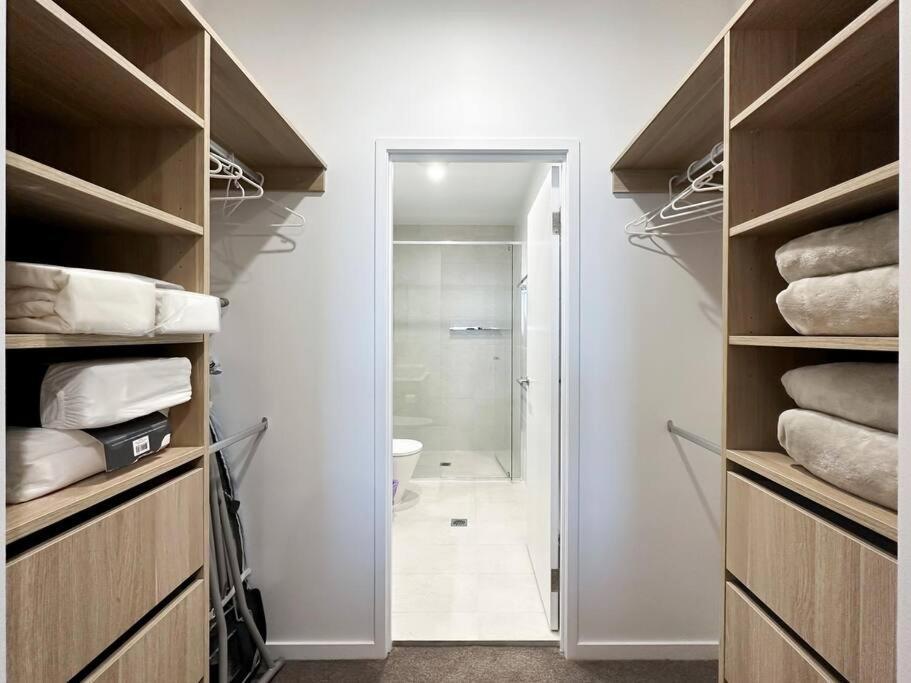 Waterview Two Bedrooms & Free Parking Apartment Gold Coast
