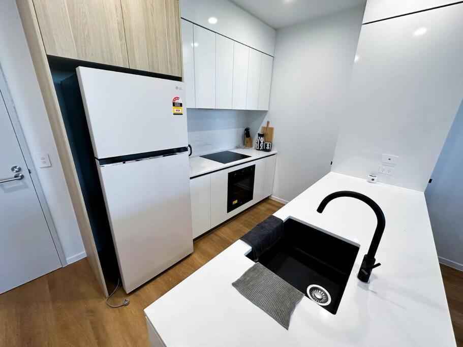 Waterview Two Bedrooms & Free Parking * Gold Coast