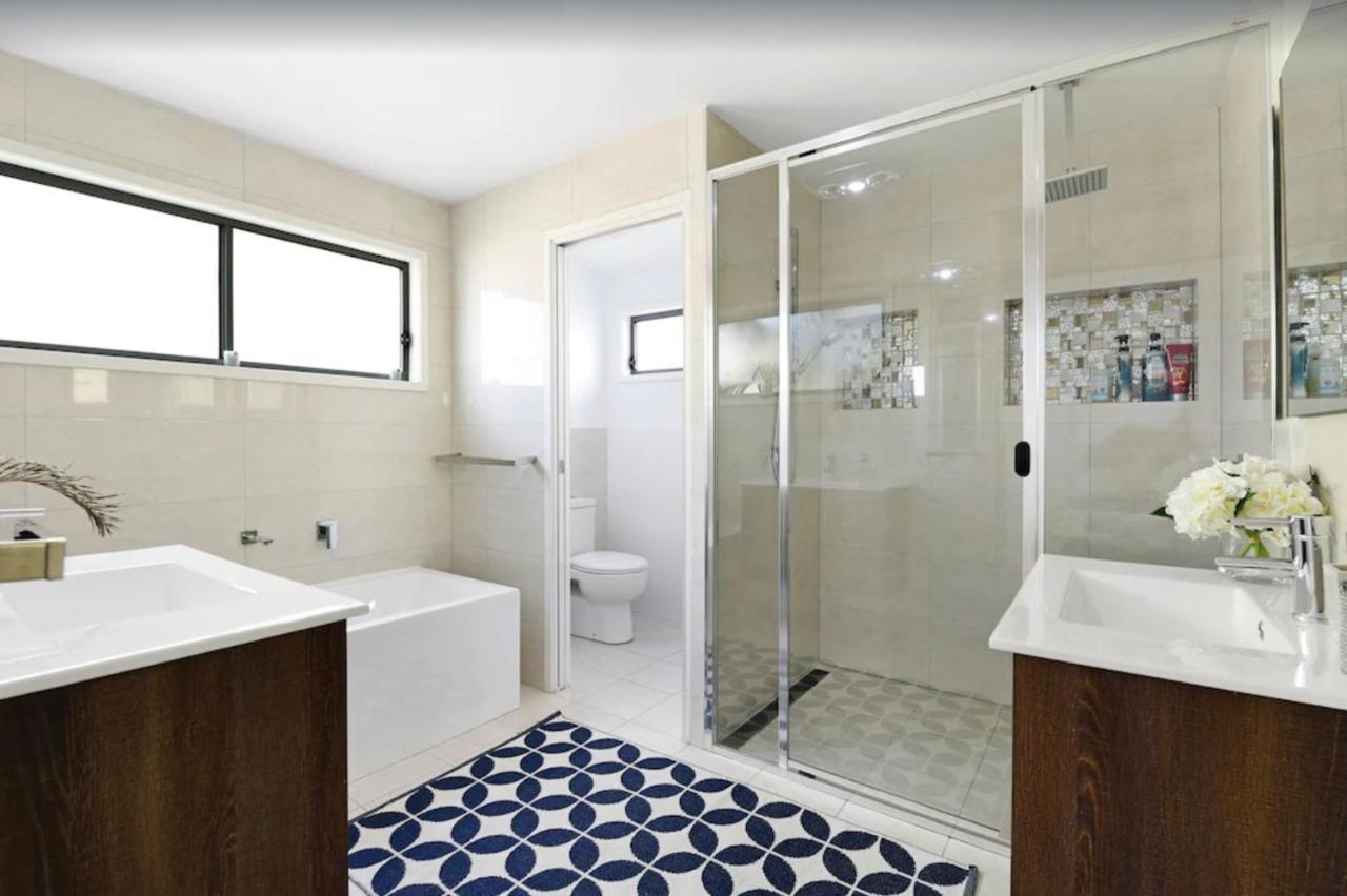 Waterfront Family Entertainer * Gold Coast