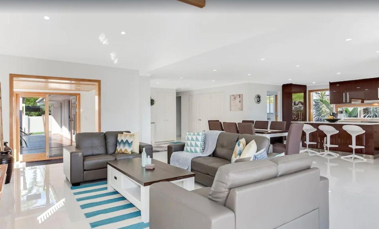 Waterfront Family Entertainer *