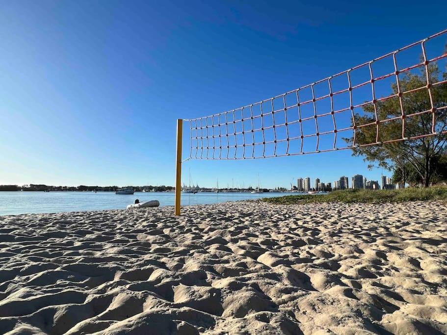 Broadwater Parklands Paradise-one & Two Bedroom Apartment
