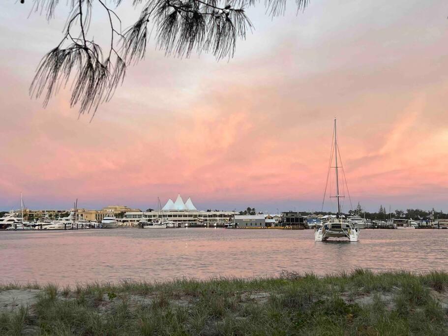 Broadwater Parklands Paradise-one & Two Bedroom