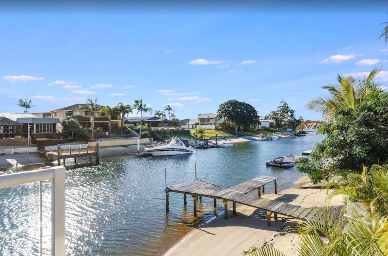 Waterfront Family Entertainer * Gold Coast