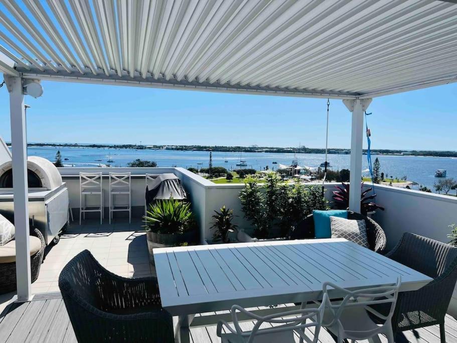 Broadwater Parklands Paradise-one & Two Bedroom Gold Coast