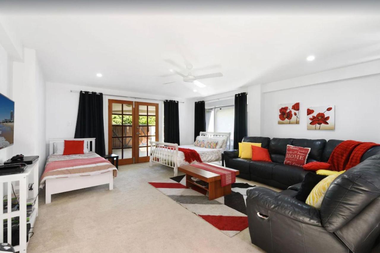 Waterfront Family Entertainer *