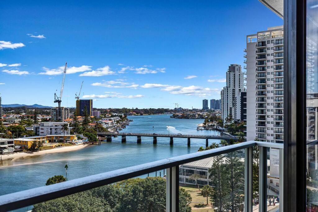 Apartment Circle On Cavill Riverview Apartment 450 Metre To The Beach *