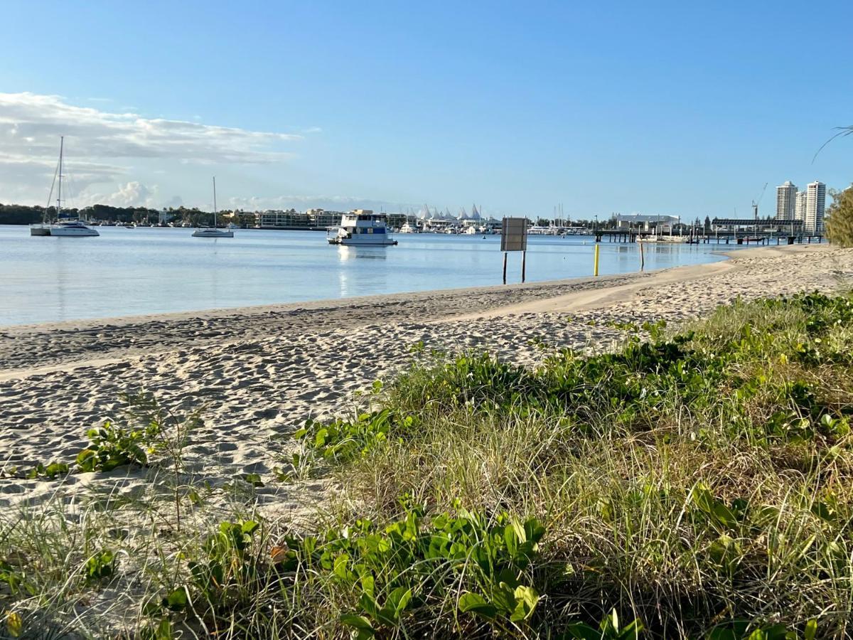 Apartment Broadwater Parklands Paradise-one & Two Bedroom
