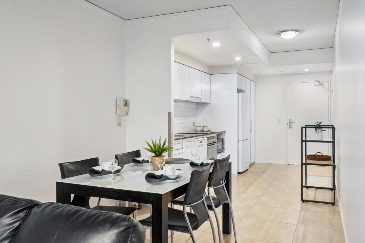 Sierra Grand In Broadbeach - Self Contained & Privately Managed - Wow *