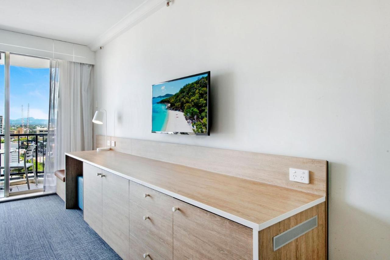 Deluxe Twin In Surfers Paradise - Coasthm Hotel Gold Coast