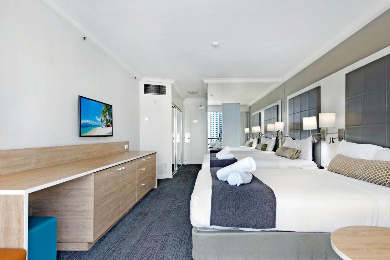 Hotel Deluxe Twin In Surfers Paradise - Coasthm Gold Coast