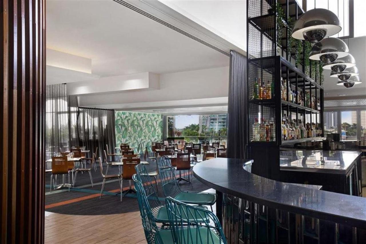 Deluxe Twin In Surfers Paradise - Coasthm Hotel