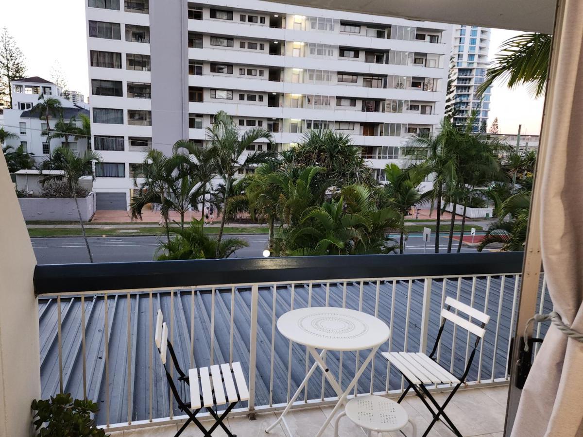 Entire Beachside 2 Bedroom Unit Gold Coast