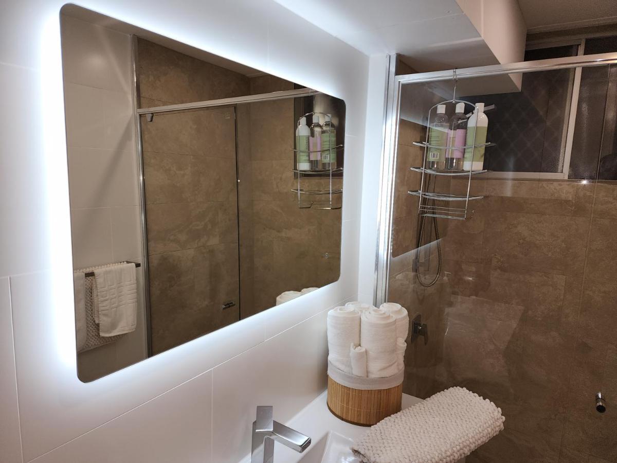 Entire Beachside 2 Bedroom Unit Gold Coast