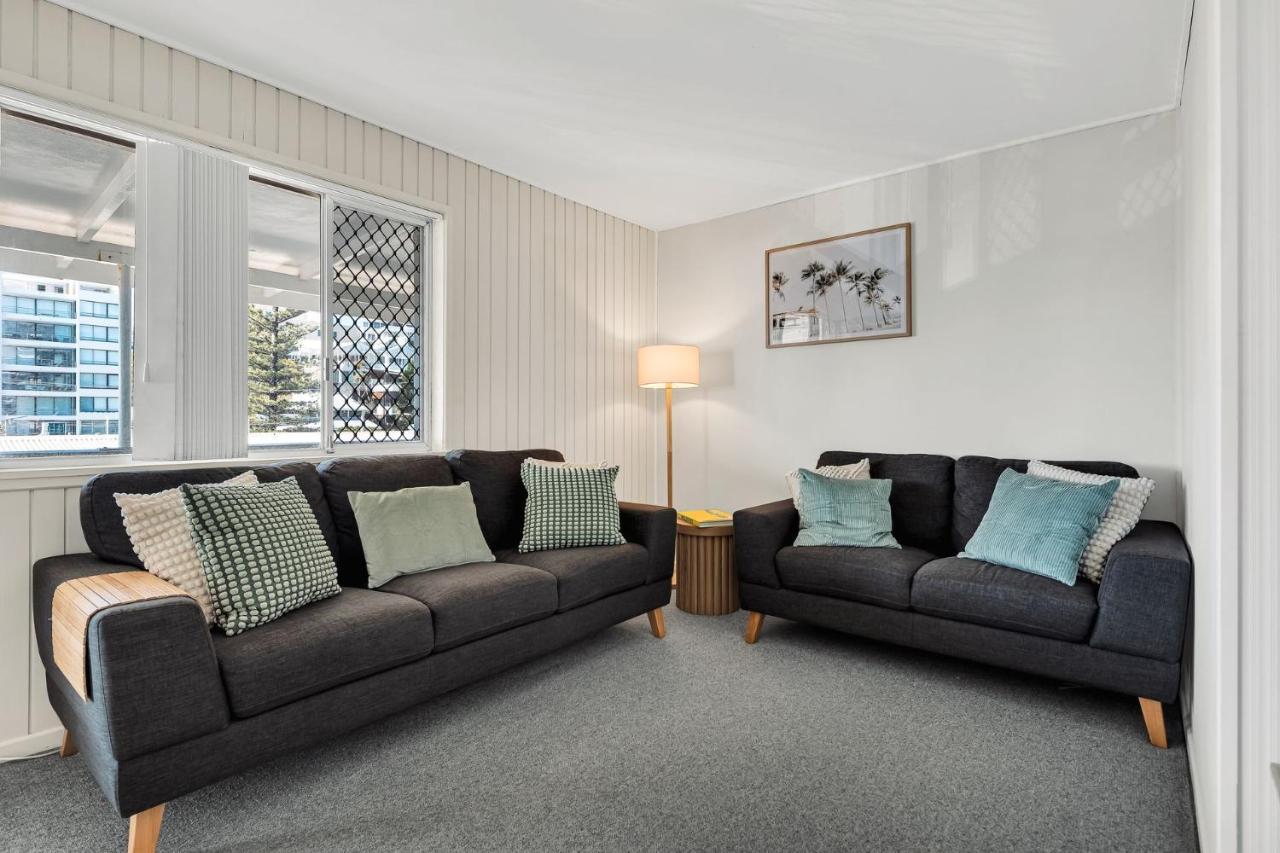 White Dolphin, Unit 7 * Gold Coast