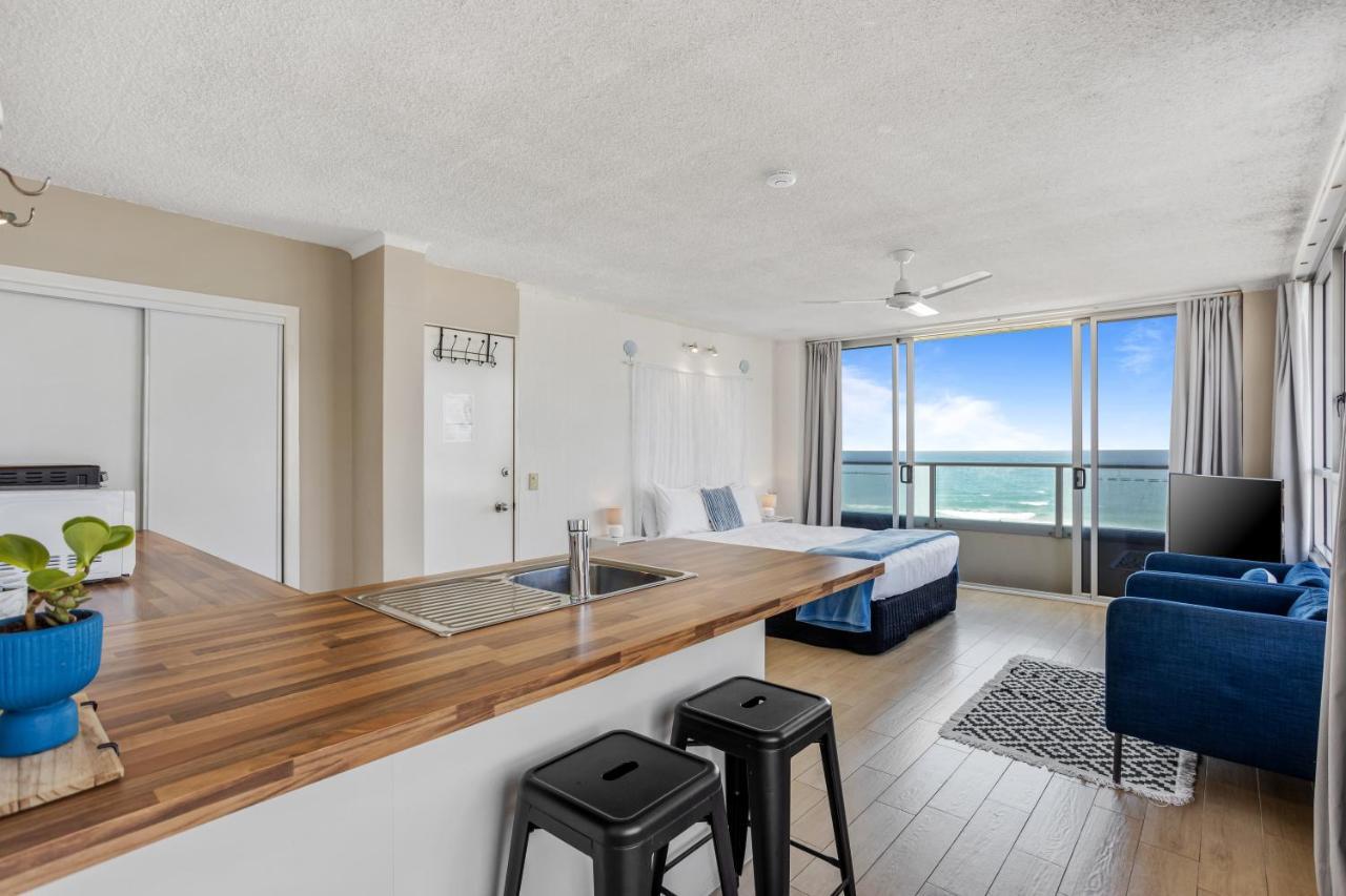 Apartment Unbeatable View - Charming Chateau Beachside *