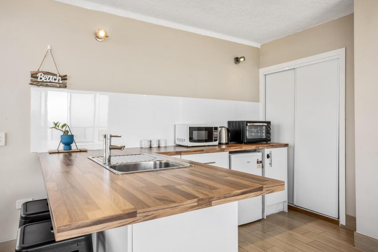 Unbeatable View - Charming Chateau Beachside Apartment Gold Coast