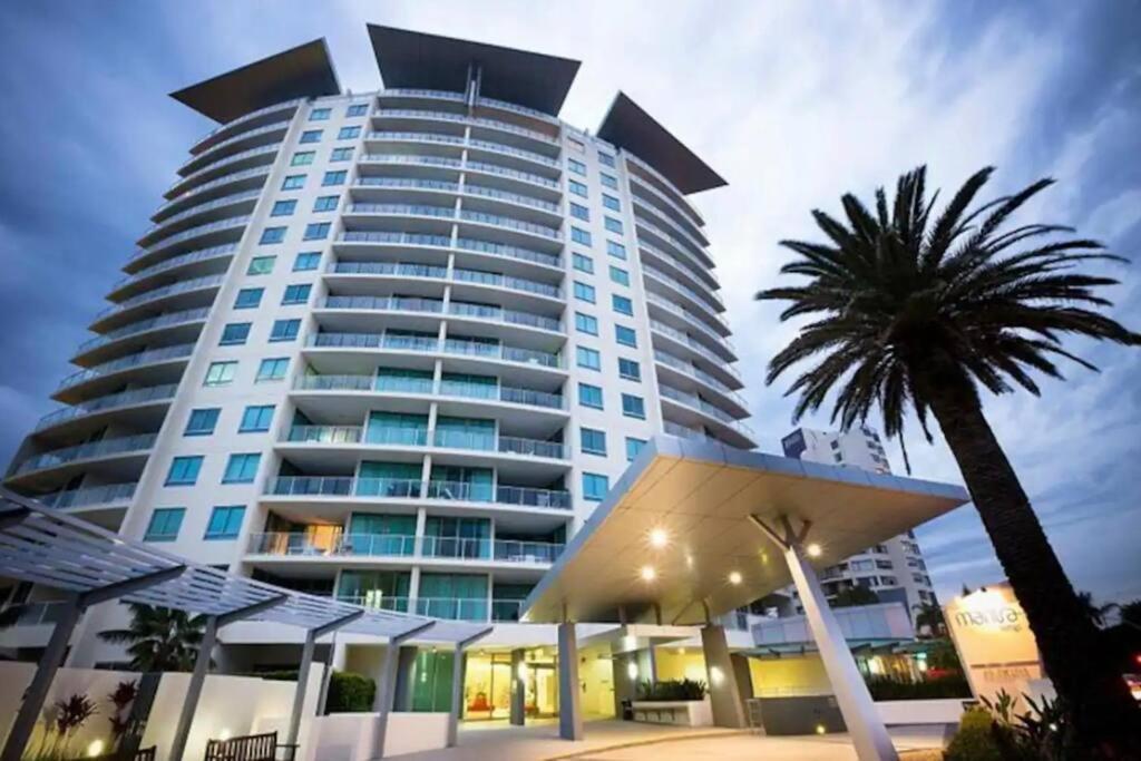 Mantra Wings Front 4bd Brand New Apartment Gold Coast