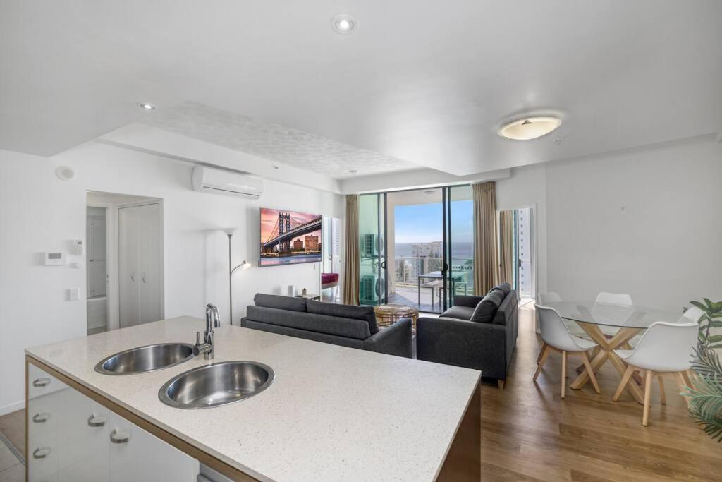 Mantra Wings Front 4bd Brand New Gold Coast