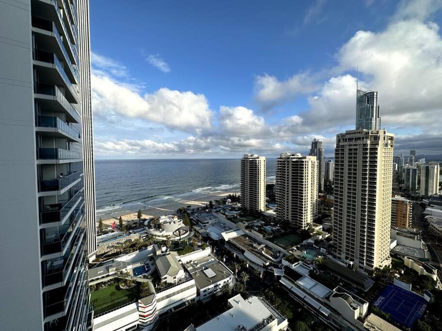 5bd Hilton - Massive Lux Aprt Gold Coast