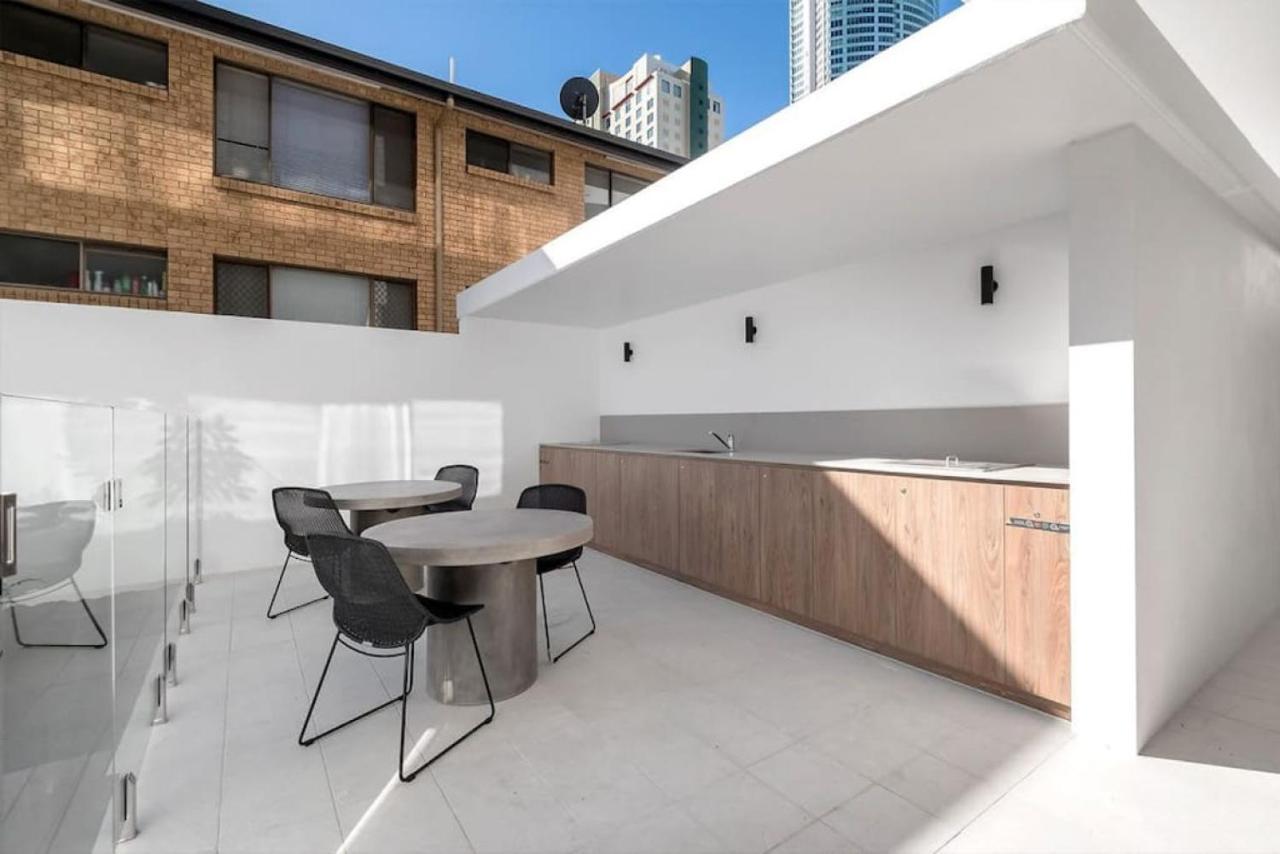 Comfortable 1br With Pool And Carpark Gold Coast