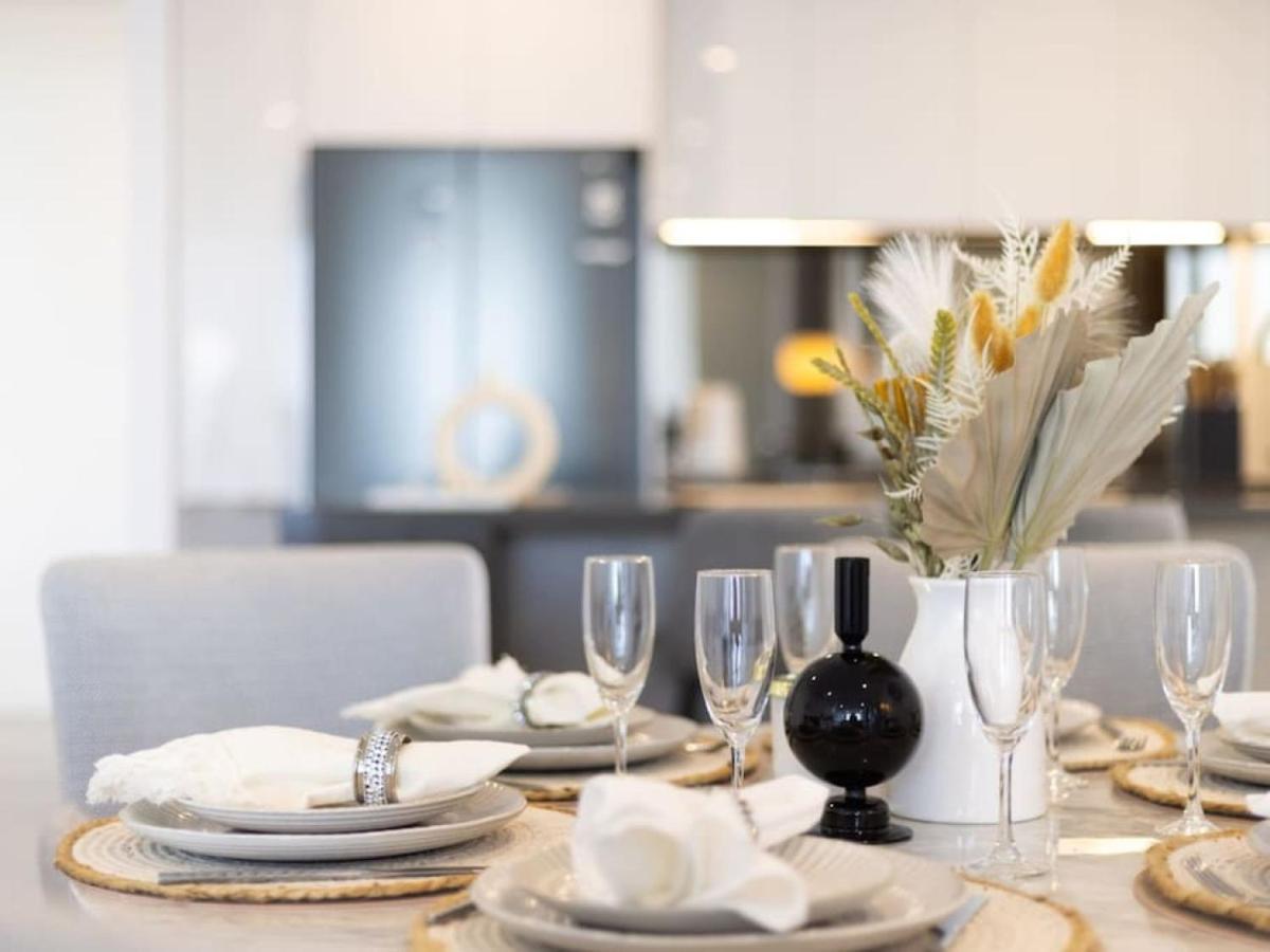 Stunning Ocean View On High Level In Luxury 3bd Ap Gold Coast