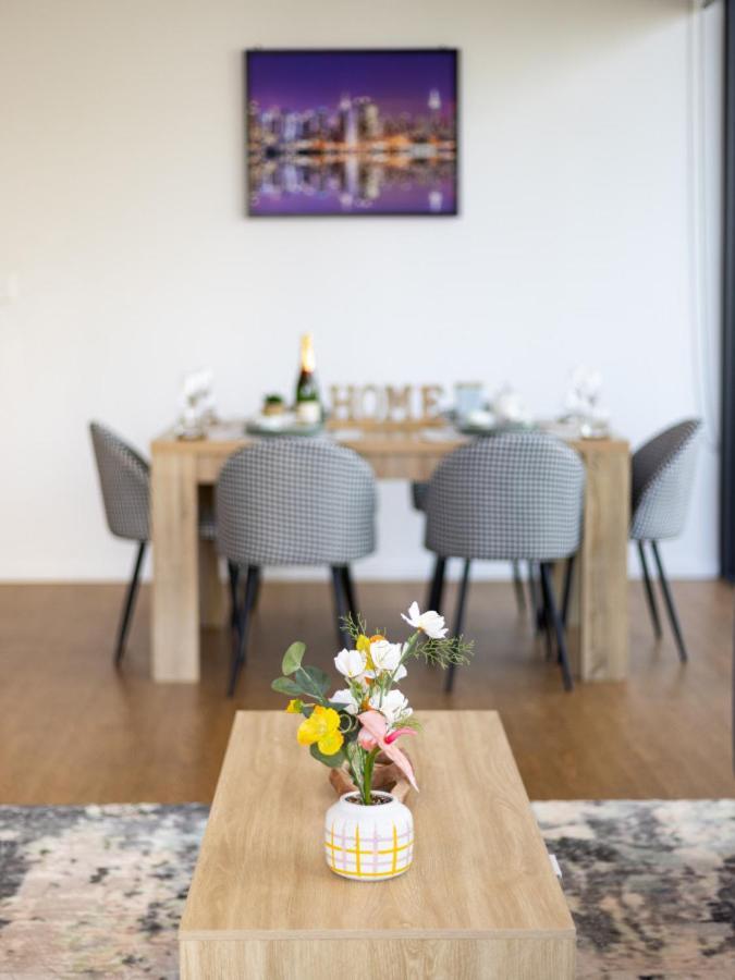 Riverside 2br Delicate * Gold Coast
