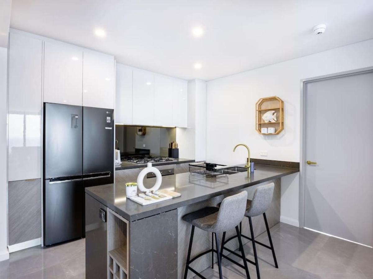 Stunning Ocean View On High Level In Luxury 3bd Ap Apartment Gold Coast