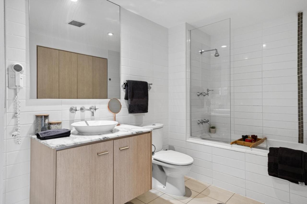 Luxury Varsity-robina-bond * Gold Coast