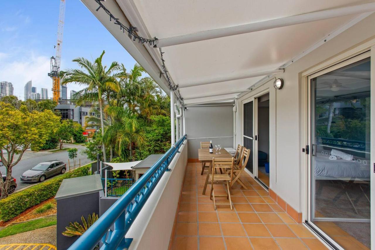 Deja Blue - Sunny Surfers Getaway On Chevron Island *