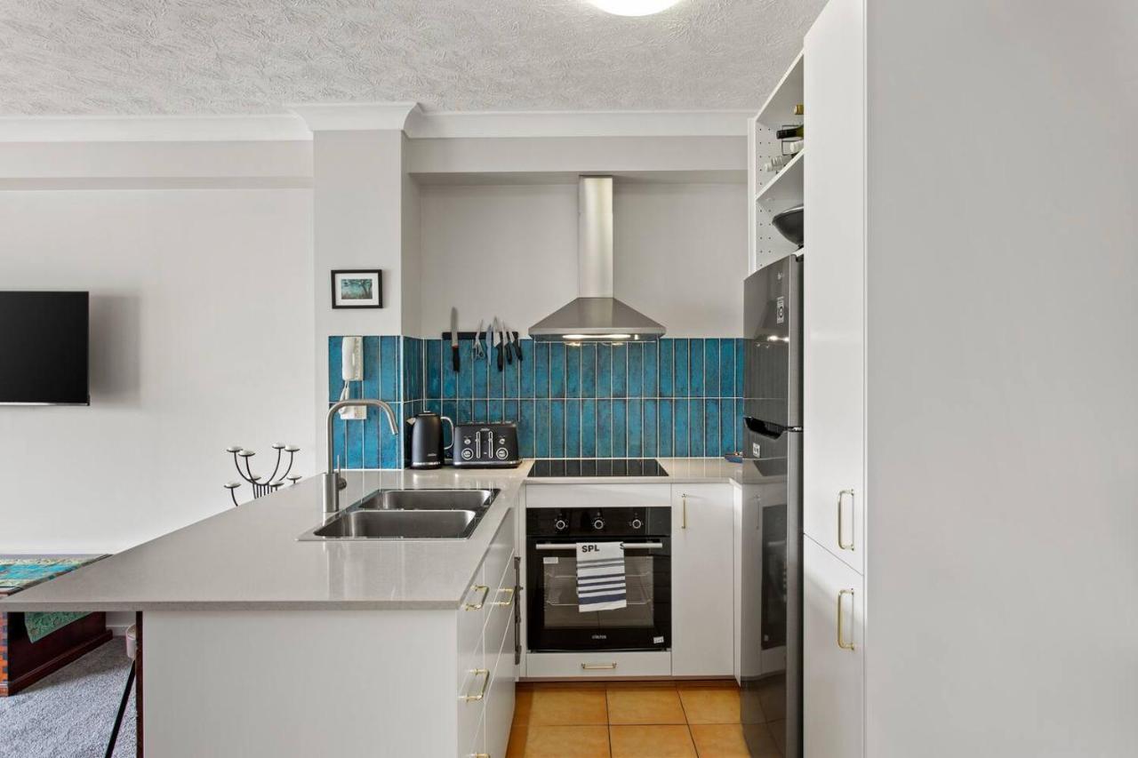 Deja Blue - Sunny Surfers Getaway On Chevron Island *
