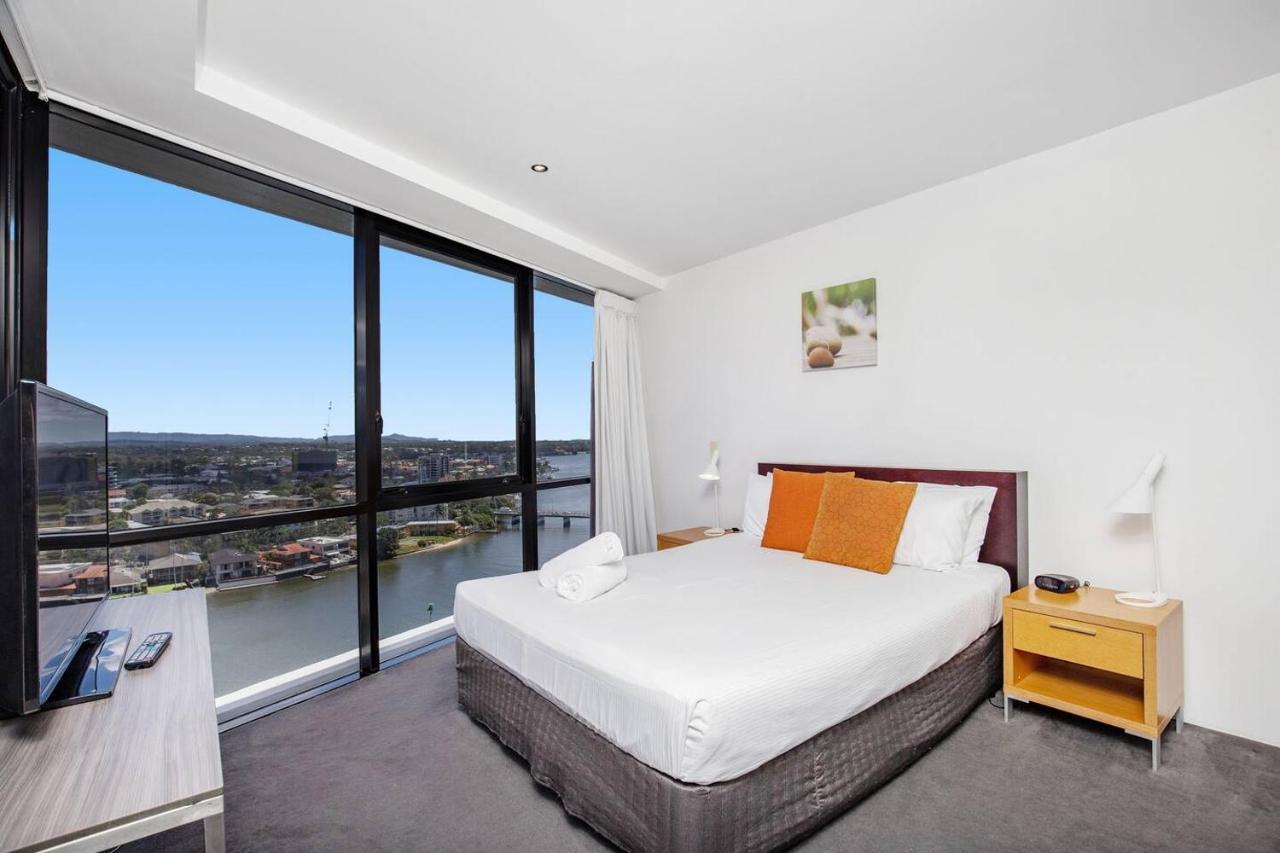 And Scenic Riverside Retreat At Surfers *