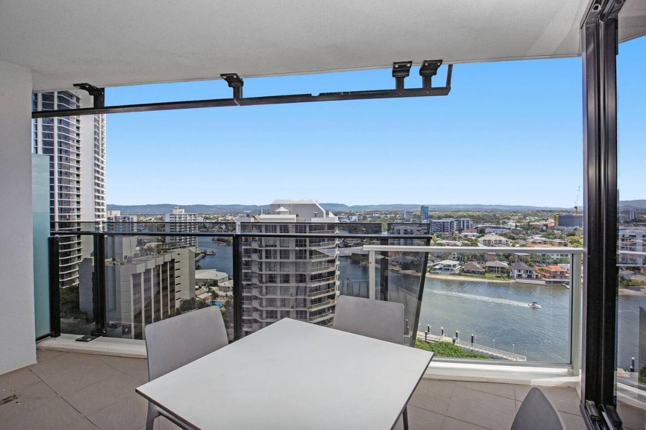 Apartment And Scenic Riverside Retreat At Surfers Gold Coast