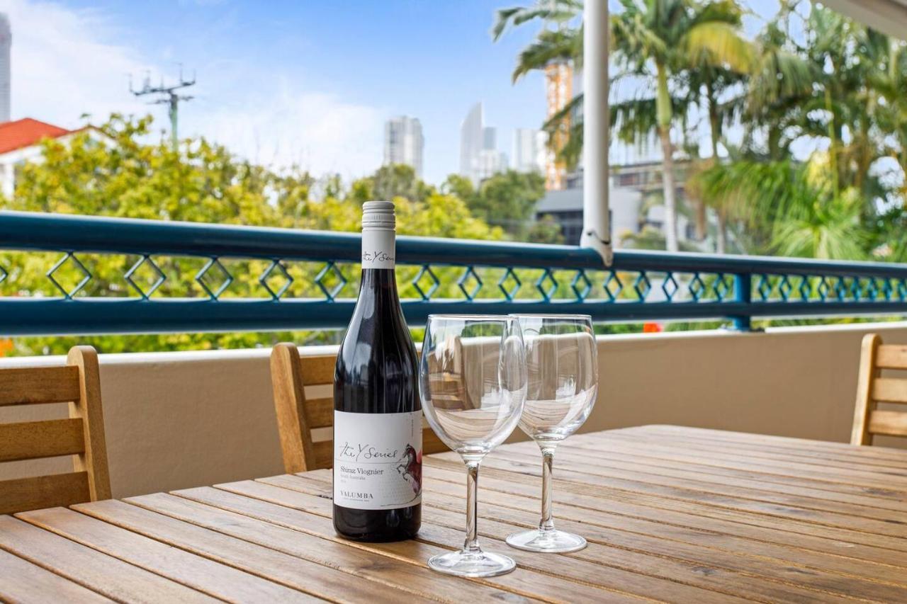 Deja Blue - Sunny Surfers Getaway On Chevron Island * Gold Coast