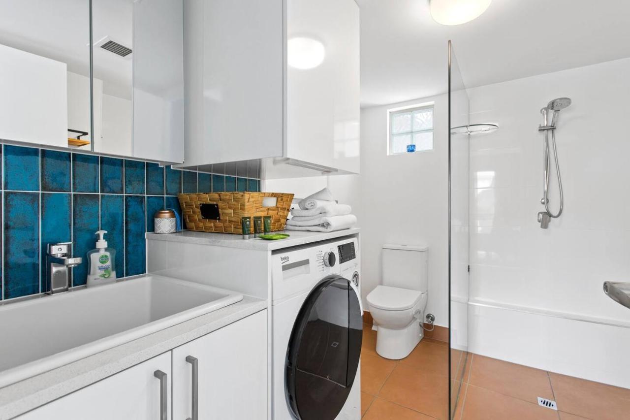 Deja Blue - Sunny Surfers Getaway On Chevron Island *