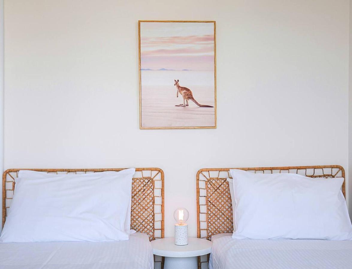 Apartment Energy And Poolside Serenity At Surfers *