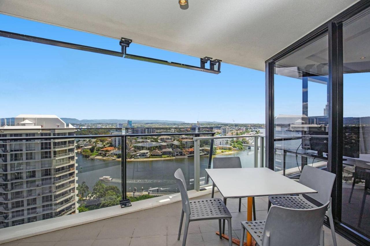 And Scenic Riverside Retreat At Surfers *