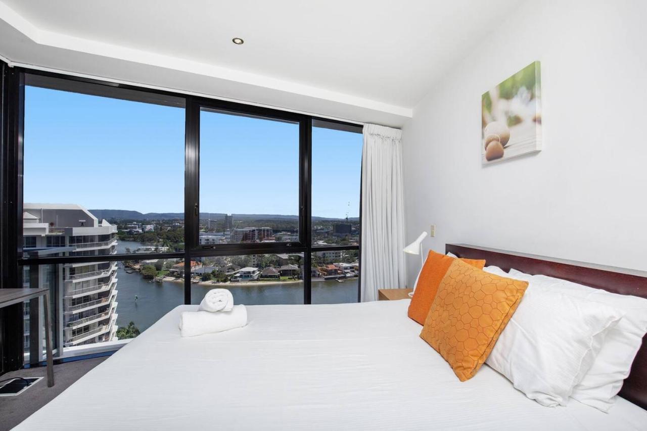 Apartment And Scenic Riverside Retreat At Surfers *