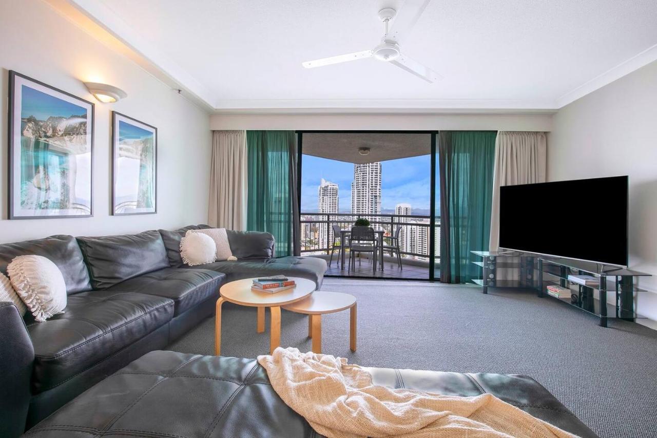 Energy And Poolside Serenity At Surfers * Gold Coast