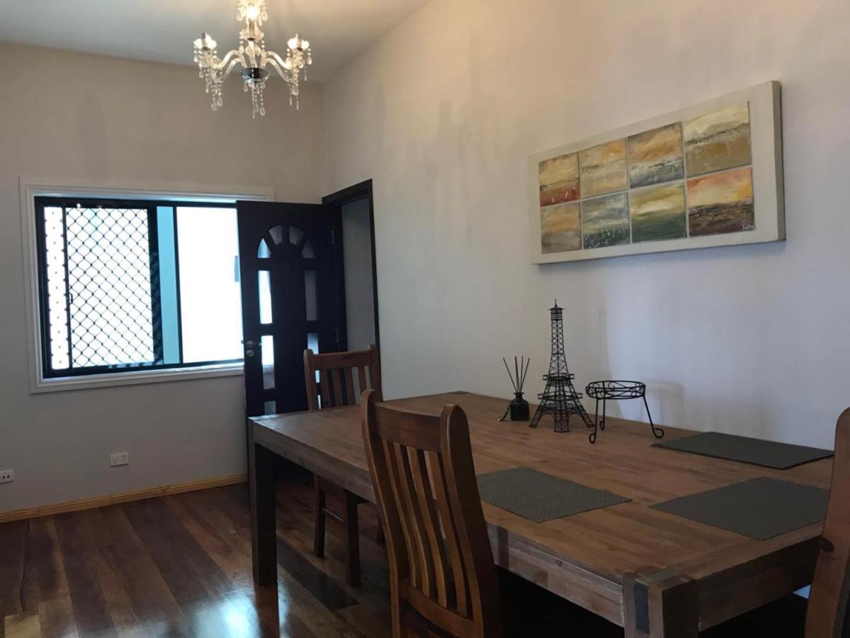 Luxury House In Heart Of Hopeisland * Gold Coast
