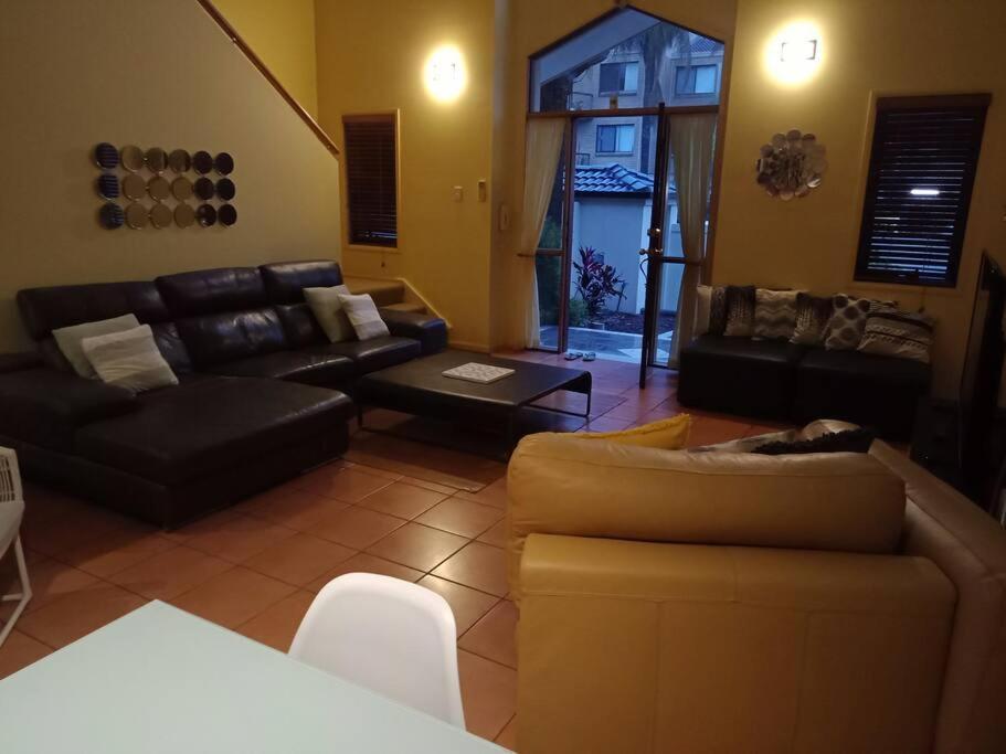 Family Friendly - Get Togethers Villa Gold Coast