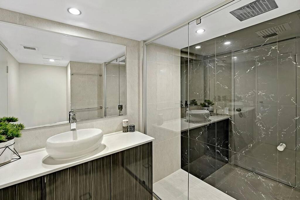 Bright 2b2b W/spectacular Main River Views Apartment *