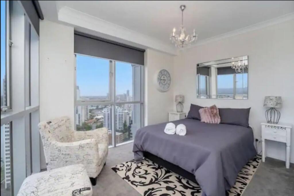 Picturesque Waterviews2br In Chevron Renaissance Apartment *