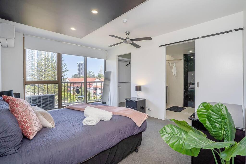 Apartment Bright 2b2b W/spectacular Main River Views Gold Coast