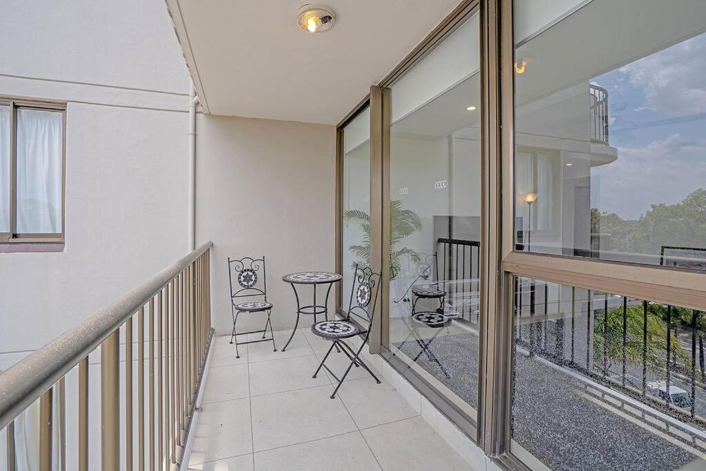 Bright 2b2b W/spectacular Main River Views Apartment Gold Coast