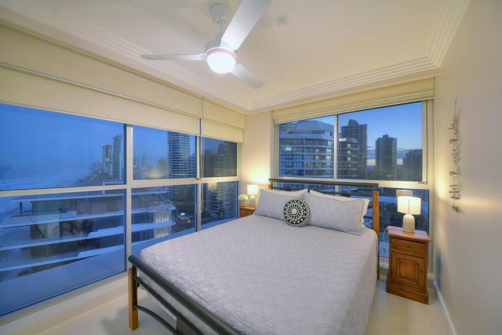 Spectacular Luxury Beachfront * Gold Coast