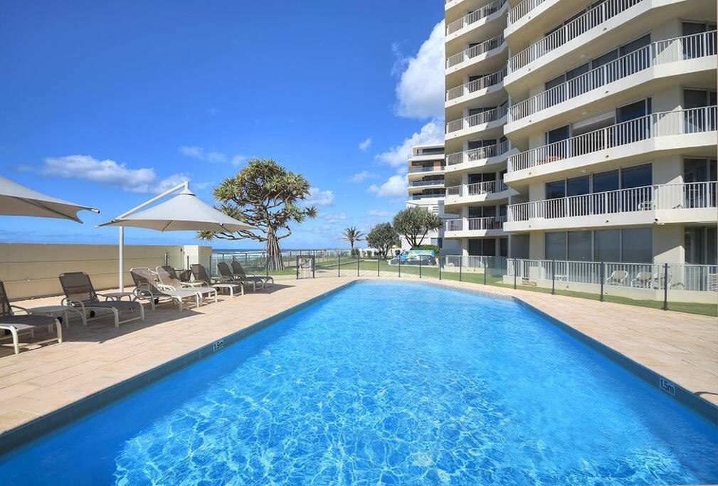 Spectacular Luxury Beachfront Apartment Gold Coast