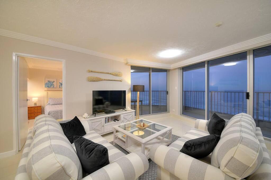 Spectacular Luxury Beachfront Gold Coast