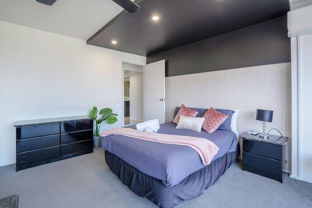 Apartment Bright 2b2b W/spectacular Main River Views Gold Coast
