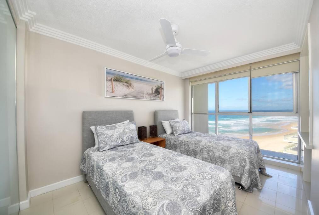 Spectacular Luxury Beachfront Apartment *